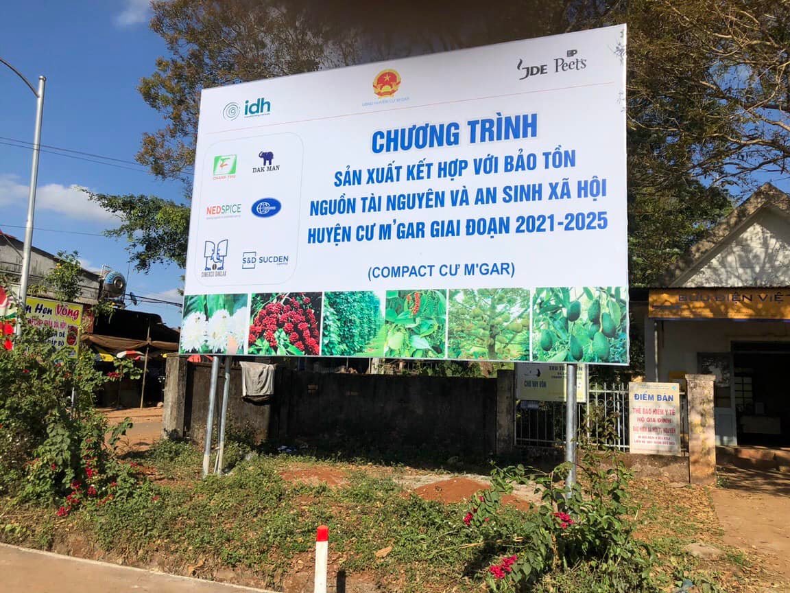 thi công pano quảng cáo ngoài trời BMT